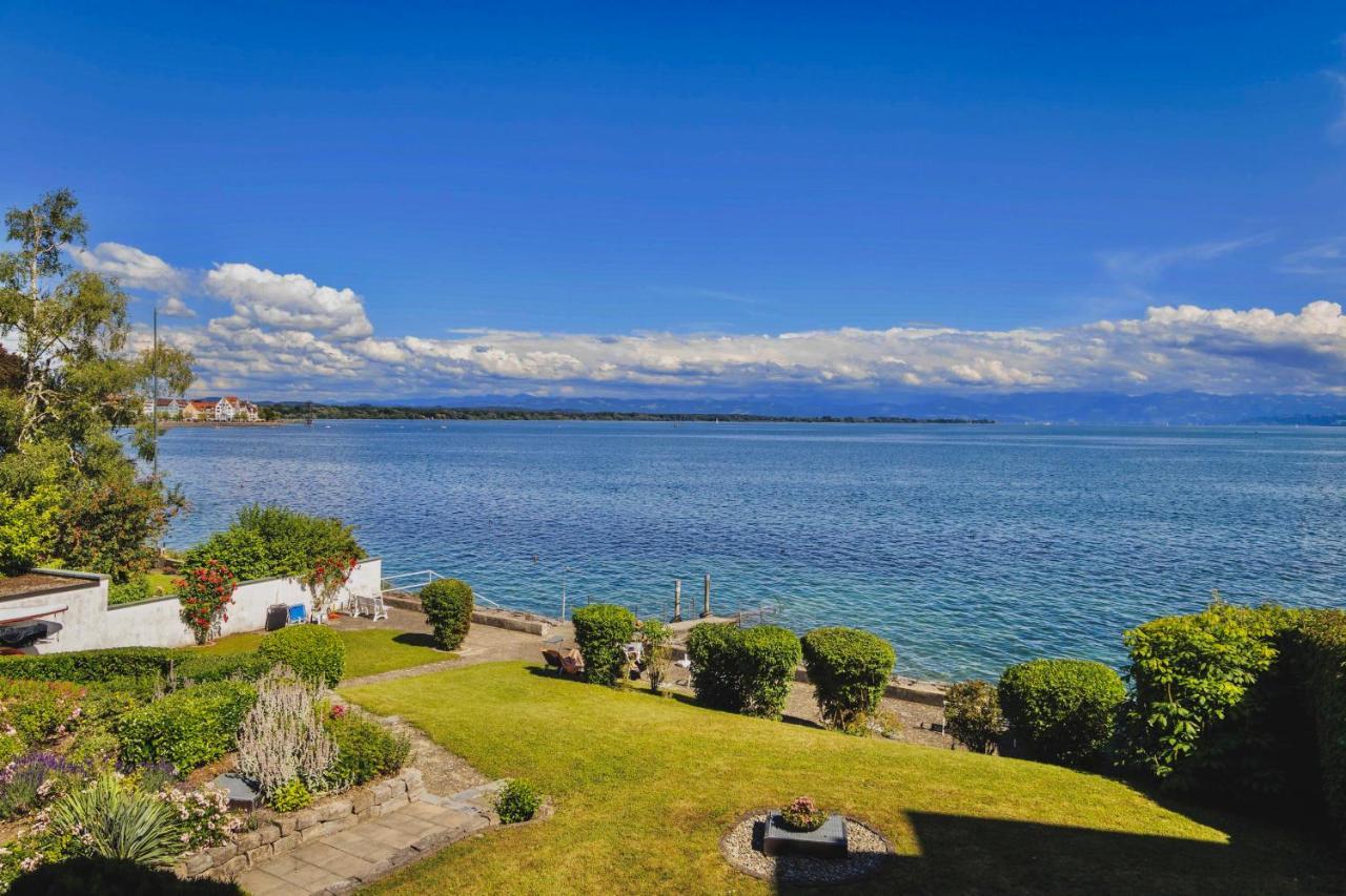 Auszeit Apartment Lakeside Direkt Am Bodensee Mit Privatstrand Und Atemberaubendem See- Und Alpenpanorama, Sonnenbalkon, Schnelles Wlan, Kostenloser Tiefgaragenstellplatz, Direkt Am Bodenseeradweg, Fuer Bis Zu 2 Personen Friedrichshafen Kültér fotó