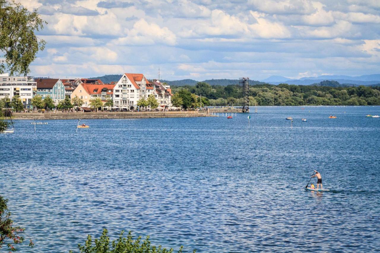 Auszeit Apartment Lakeside Direkt Am Bodensee Mit Privatstrand Und Atemberaubendem See- Und Alpenpanorama, Sonnenbalkon, Schnelles Wlan, Kostenloser Tiefgaragenstellplatz, Direkt Am Bodenseeradweg, Fuer Bis Zu 2 Personen Friedrichshafen Kültér fotó