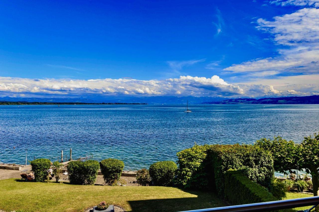 Auszeit Apartment Lakeside Direkt Am Bodensee Mit Privatstrand Und Atemberaubendem See- Und Alpenpanorama, Sonnenbalkon, Schnelles Wlan, Kostenloser Tiefgaragenstellplatz, Direkt Am Bodenseeradweg, Fuer Bis Zu 2 Personen Friedrichshafen Kültér fotó