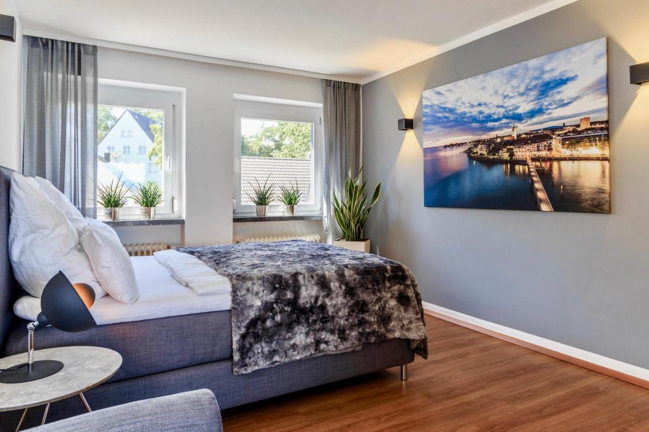 Auszeit Apartment Lakeside Direkt Am Bodensee Mit Privatstrand Und Atemberaubendem See- Und Alpenpanorama, Sonnenbalkon, Schnelles Wlan, Kostenloser Tiefgaragenstellplatz, Direkt Am Bodenseeradweg, Fuer Bis Zu 2 Personen Friedrichshafen Kültér fotó